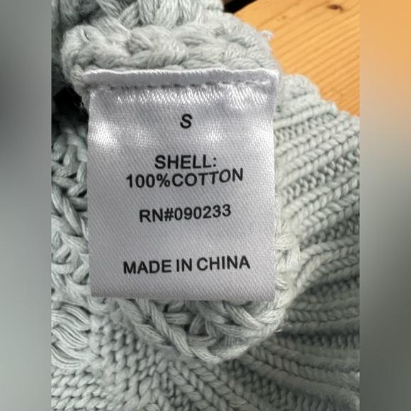 Kendall & Kylie Women’s Cableknit Sleeveless Turtleneck Crop  Sweater Size Small - Picture 5 of 6